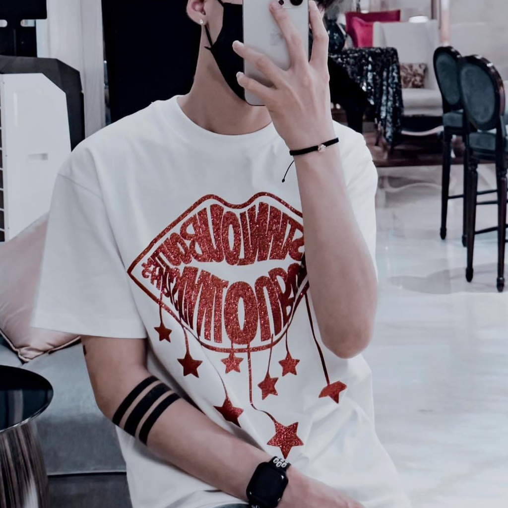 Áo Thun Nam Nữ Họa Tiết Logo Đôi Môi Kim Tuyến Cao Cấp. Áo Phông Siêu Cấp Unisex Cổ Bo Dành Cho Các Boy Phố 2023 | BigBuy360 - bigbuy360.vn