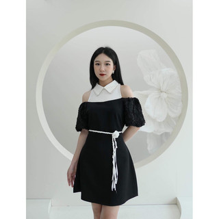 Váy đen hở vai by La Moneta