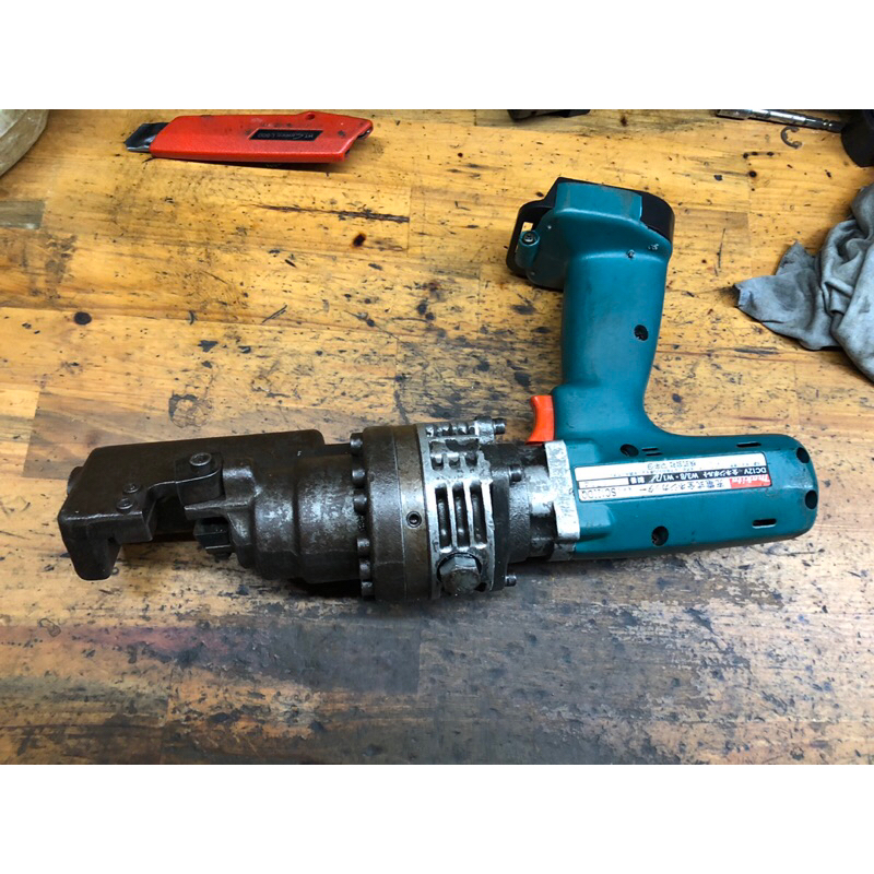 Cắt sắt Makita 16mm