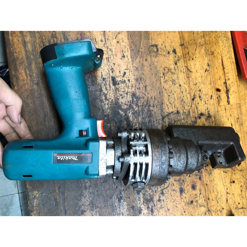 Cắt sắt Makita 16mm