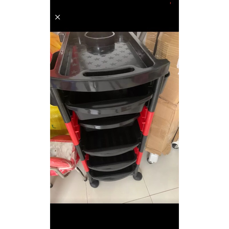 Xe đẩy tiệm tóc