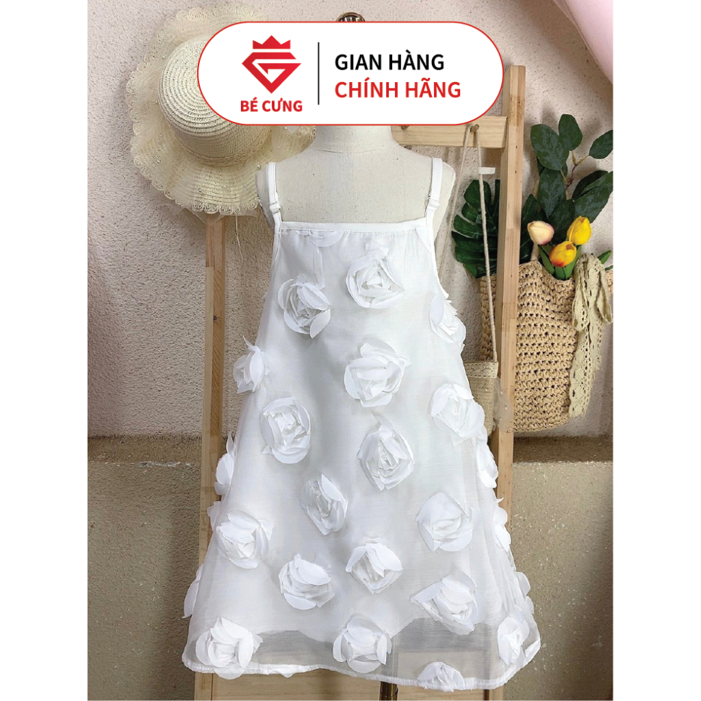 Váy Yếm Hai Dây Hoa Nổi Dành Cho Bé Gái