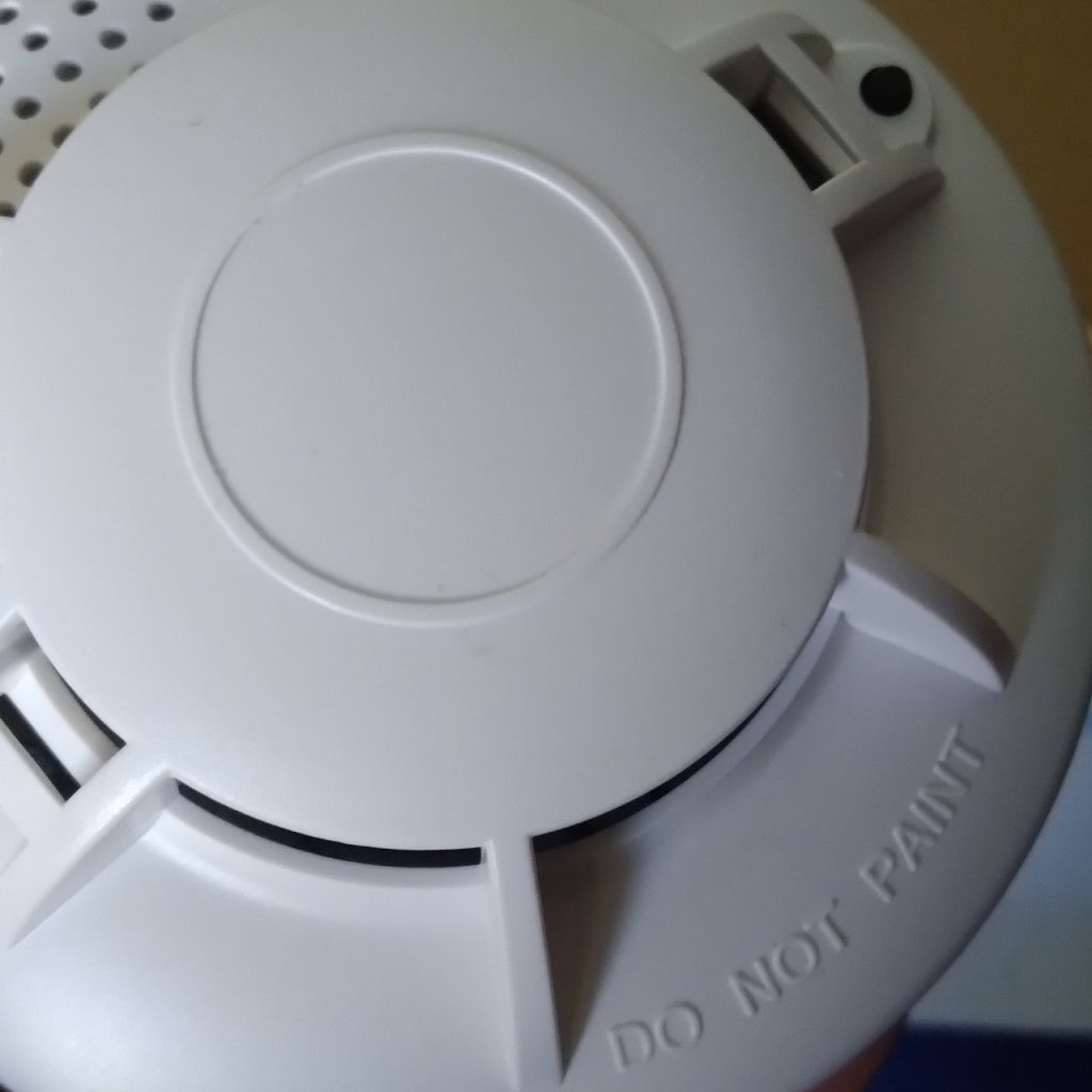 Báo khói độc lập  Dùng Pin không cần đi dây