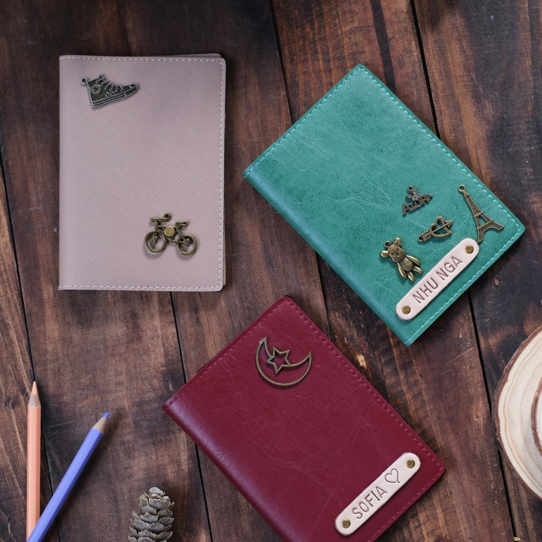 Vỏ hộ chiếu Vuông Shop da pu với nhiều màu sắc kèm tag tên theo yêu cầu passport cover