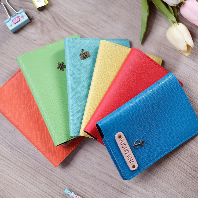 Vỏ hộ chiếu Vuông Shop da pu với nhiều màu sắc kèm tag tên theo yêu cầu passport cover
