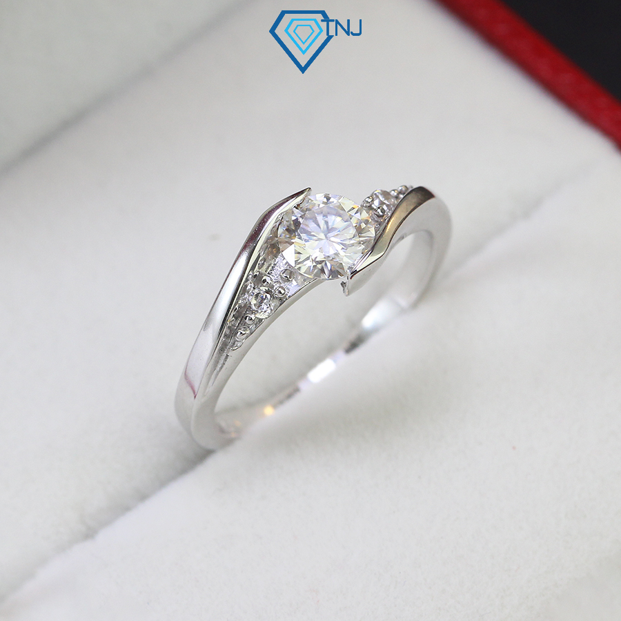 Nhẫn nữ kim cương Moissanite, nhẫn cầu hôn loại 5 ly xi bạch kim kiểm định GRA cao cấp NNM0014 - Trang Sức TNJ