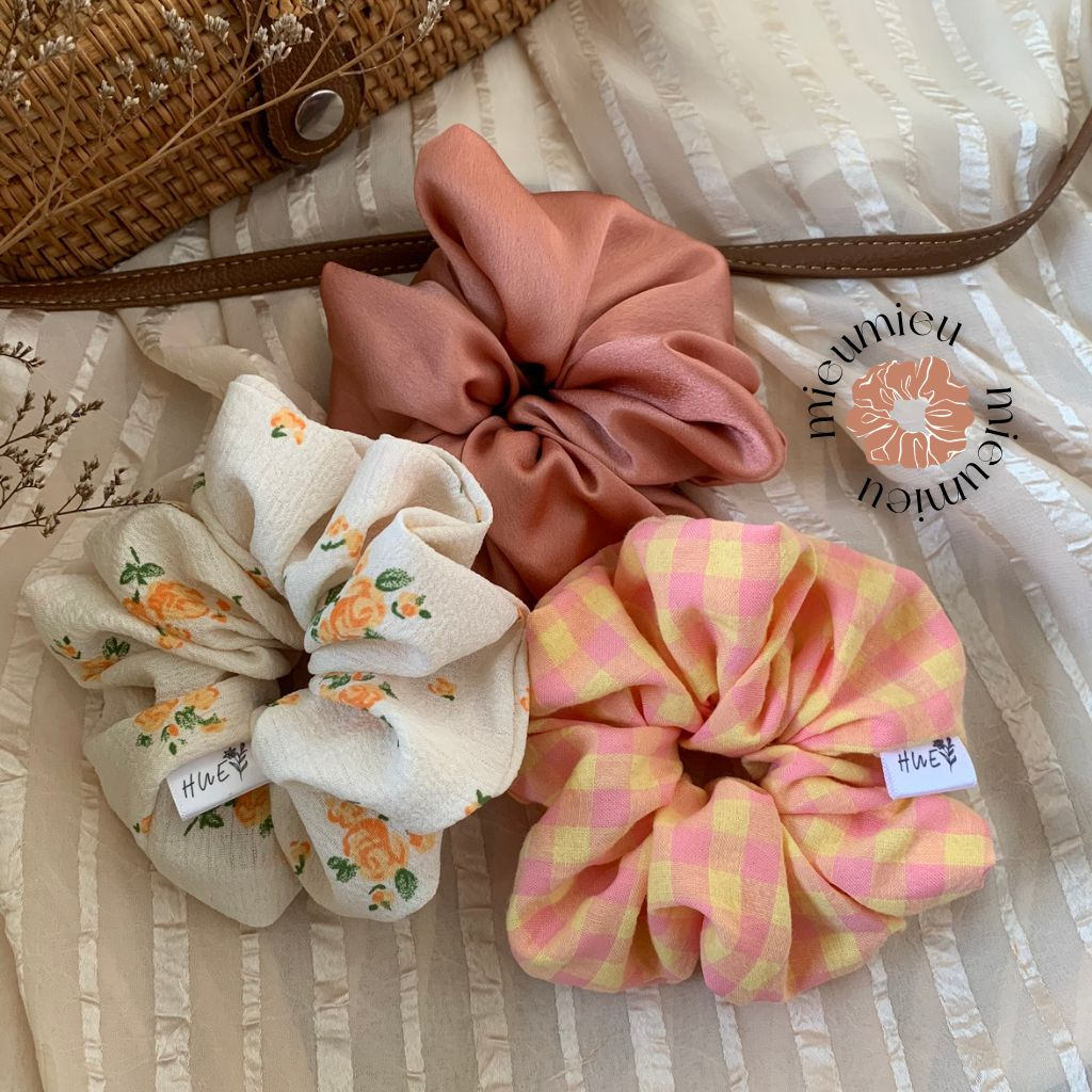 Cột tóc scrunchies handmade tone cam hoạ tiết hoa vintage S1067