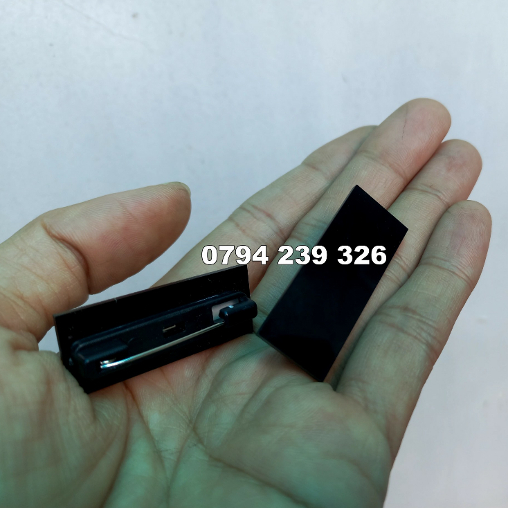 Thẻ đeo tang ghim cài áo