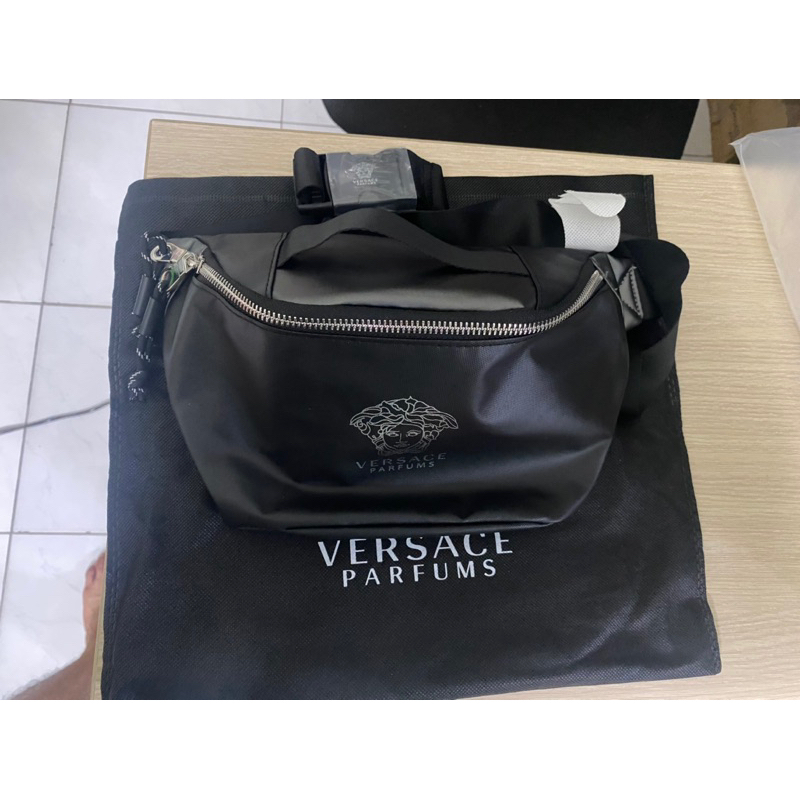 Túi  bao tử đeo trước Versace Bag như hình ,hàng chính hãng da tốt