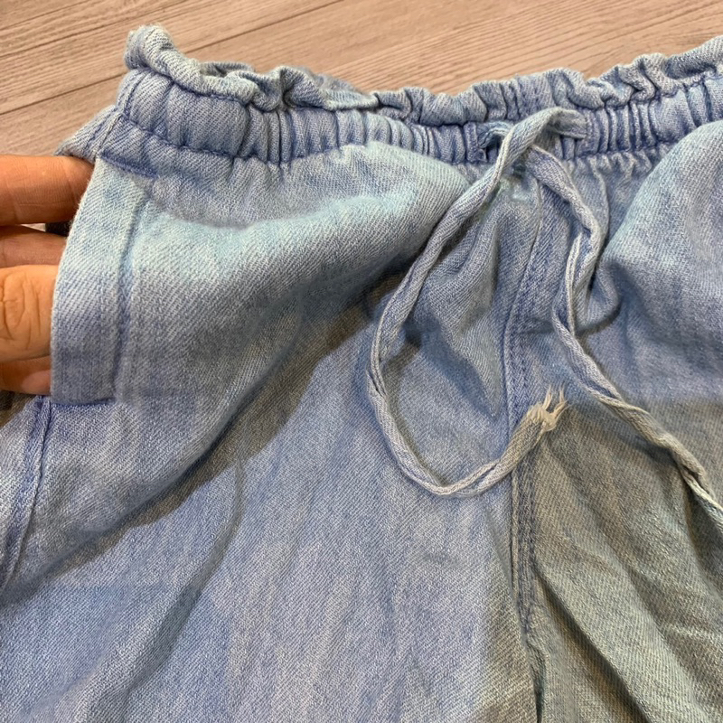 Quần short bò giấy bé gái, hàng dư