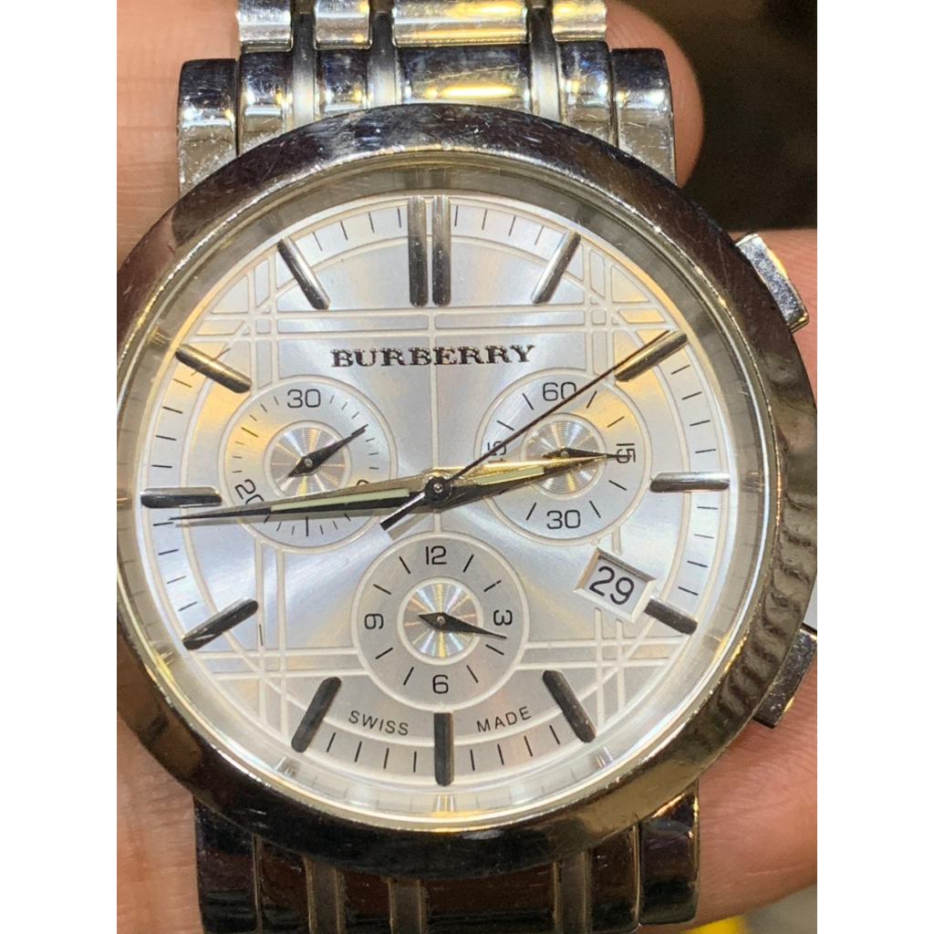 Đồng hồ nam BURBERRY, có ô cửa lịch Thụy Sĩ