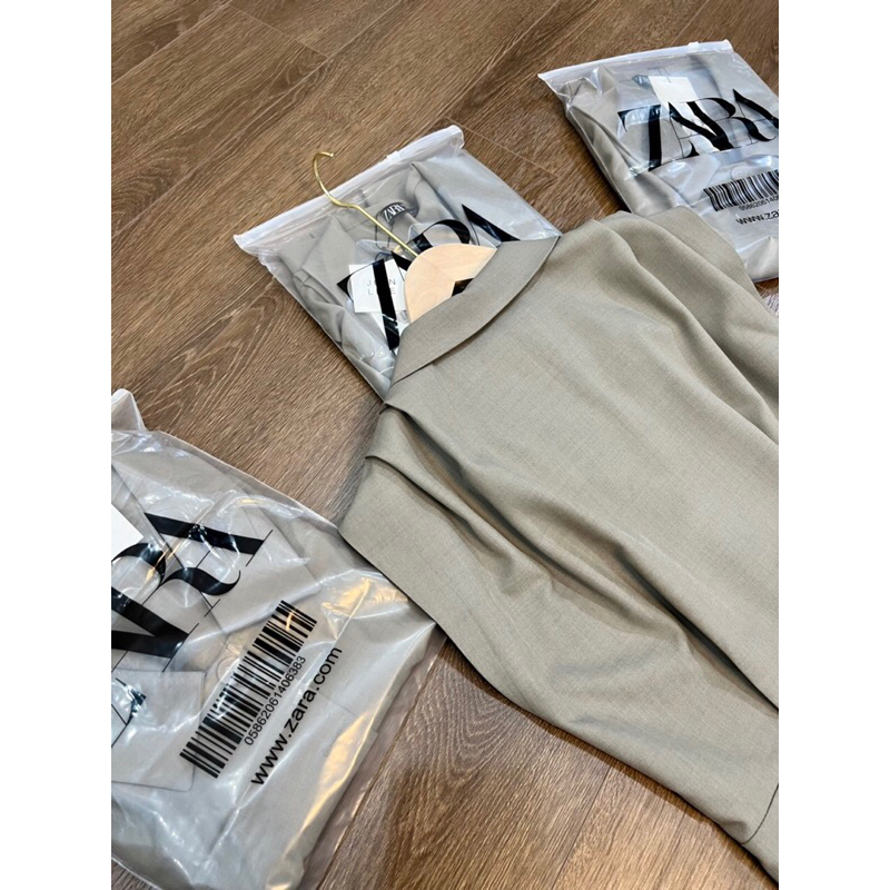 Áo sơmi xếp li vai