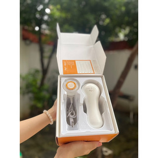 Máy rửa mặt clarisonic