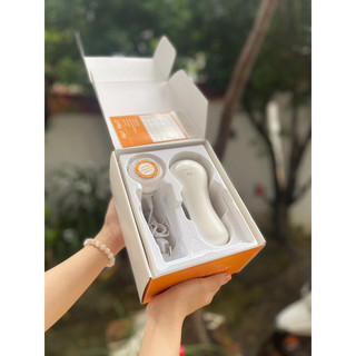 Máy rửa mặt clarisonic