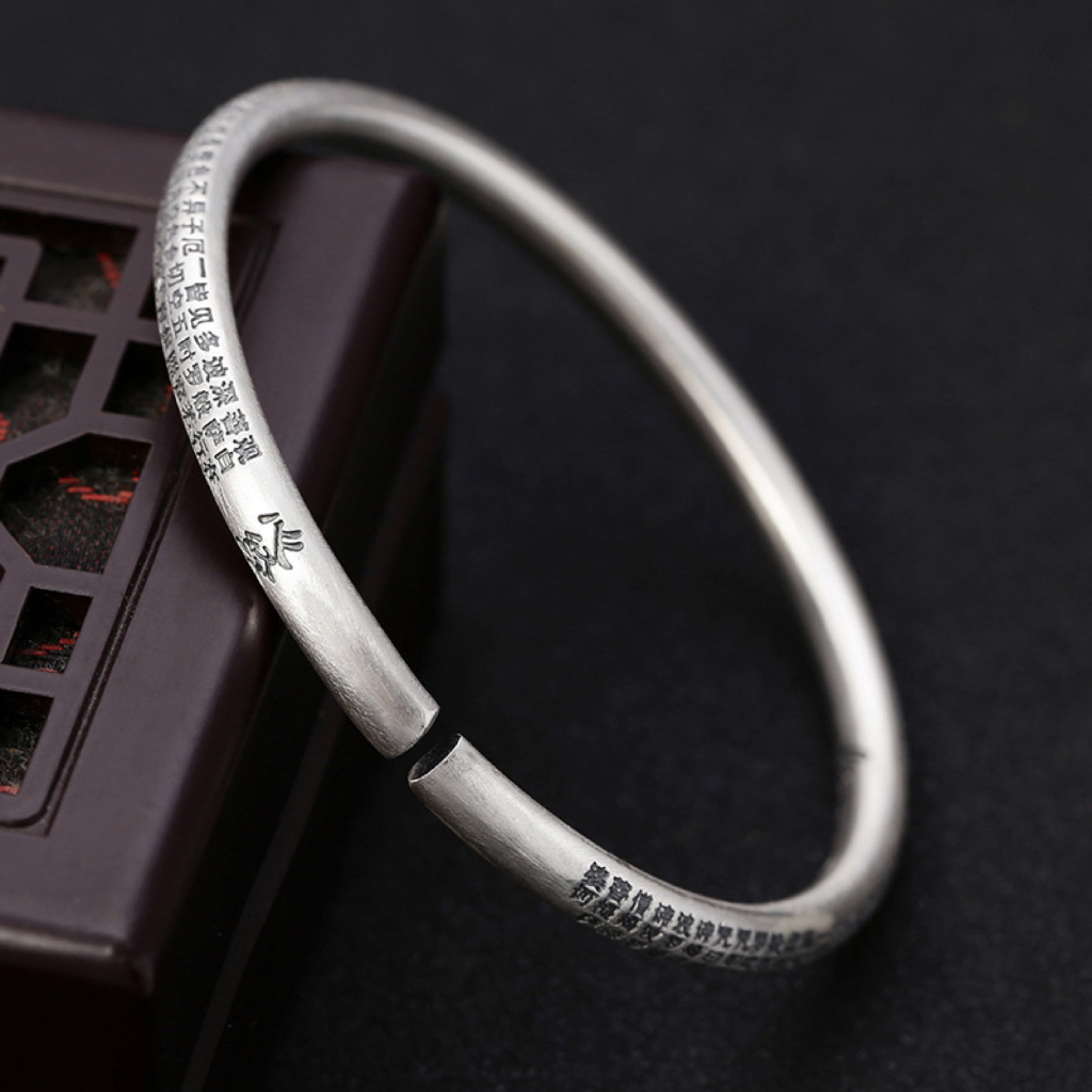 Vòng tay khắc kinh Bát Nhã - Đi kèm hộp đựng thư pháp.