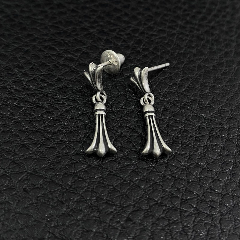 Bông tai Chromehearts