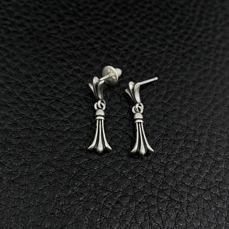 Bông tai Chromehearts