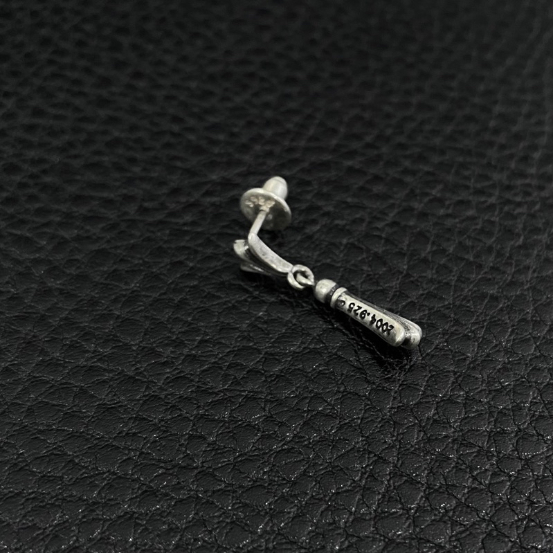 Bông tai Chromehearts