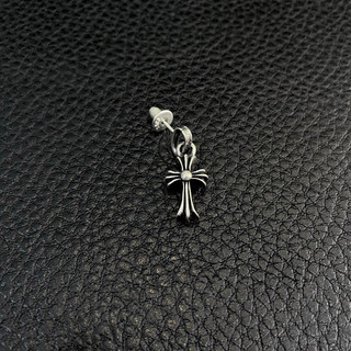 Bông tai chromehearts baby fat