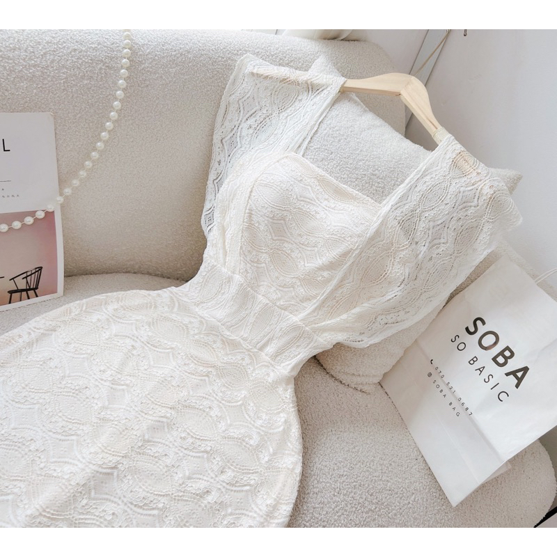 Đầm thiết kế ren hoa