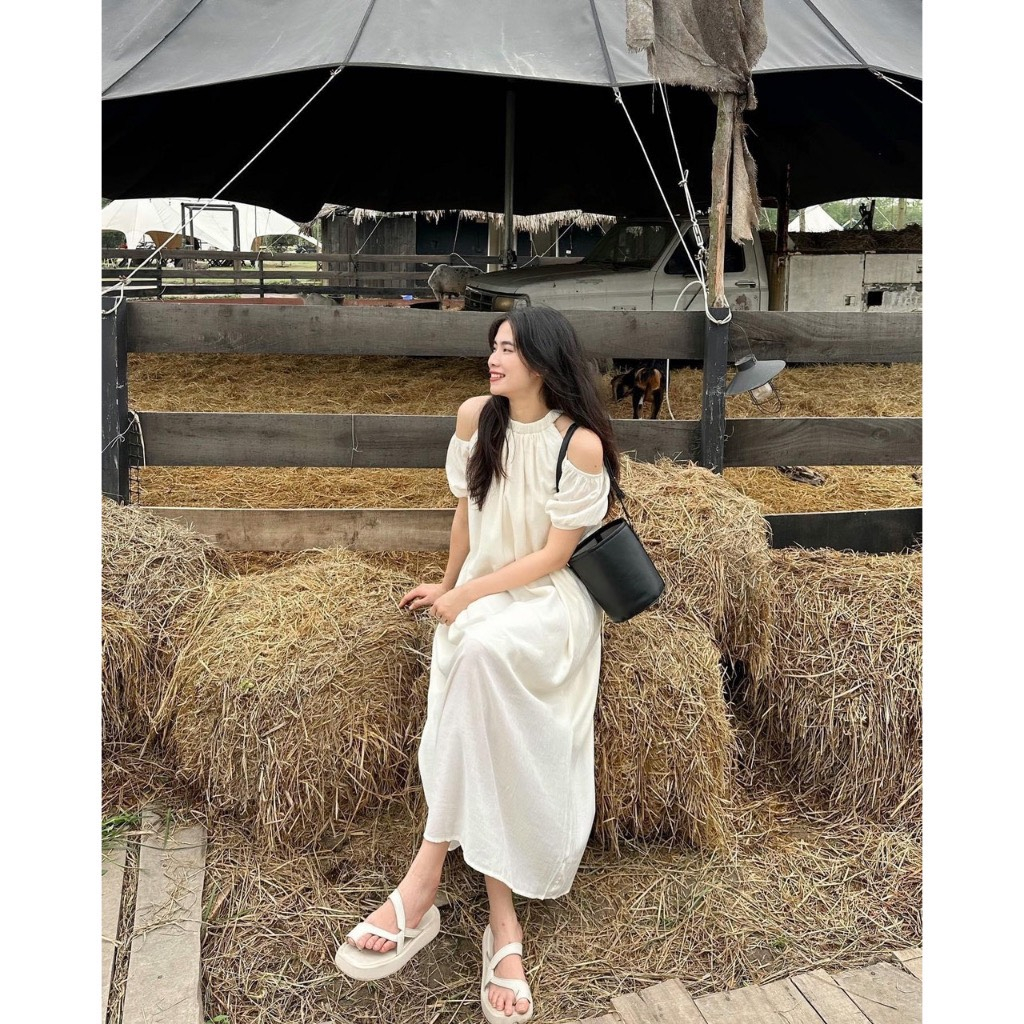 Váy maxi tơ lụa Forgirl đầm dáng dài cổ yếm khoét vai điệu đà | BigBuy360 - bigbuy360.vn