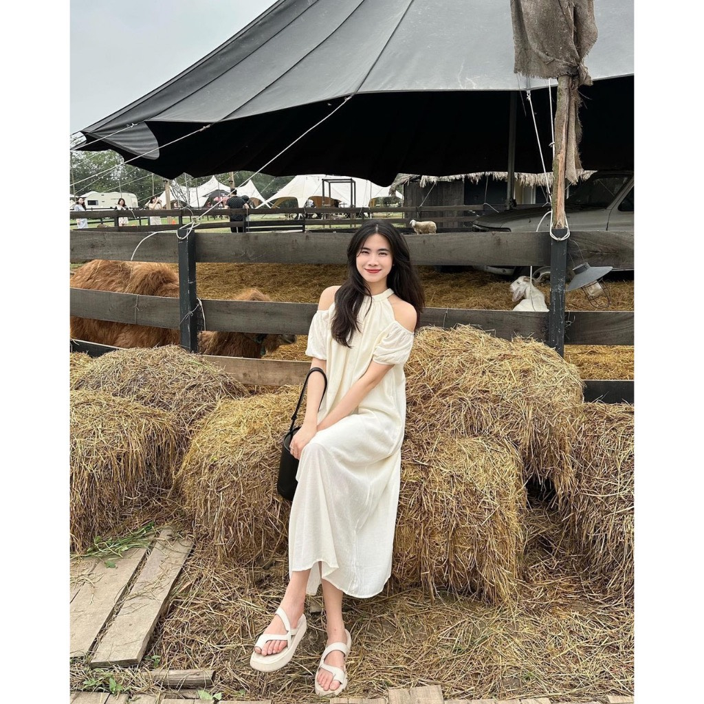 Váy maxi tơ lụa Forgirl đầm dáng dài cổ yếm khoét vai điệu đà | BigBuy360 - bigbuy360.vn