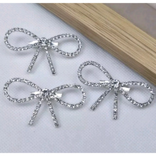 Ghim tag cài áo hình nơ đính đá phối đồ thời trang nữ VSHIRT