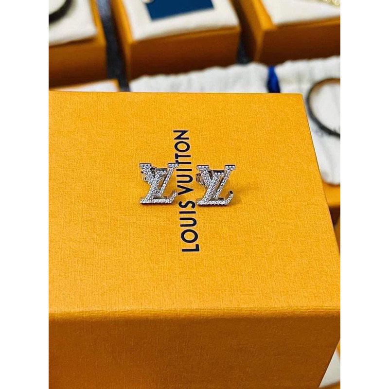 Khuyên tai / bông tai đá LV