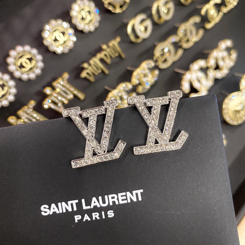 Khuyên tai / bông tai đá LV