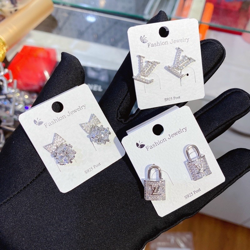 Khuyên tai / bông tai đá LV