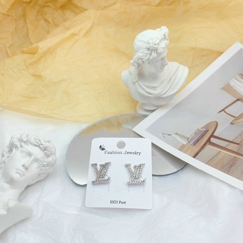 Khuyên tai / bông tai đá LV