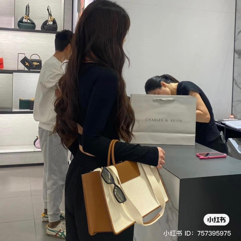 Túi CNK x Itzy Astra Canva Tote Bag