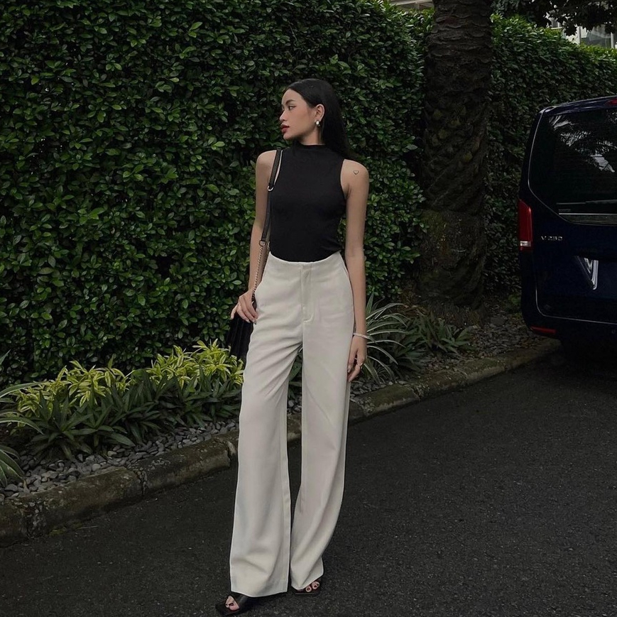 Quần dài nữ ống suông màu kem, Best Seller là min - CREAM PLEATED TROUSERS