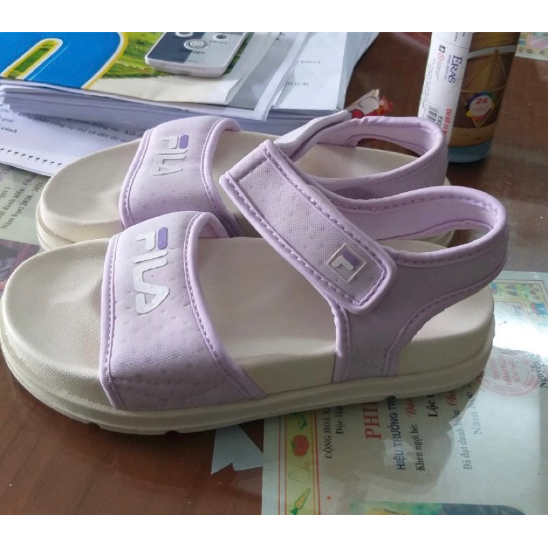 Dép sandal Fi.La hàng VNXK cho bé. Size Korea 170 => 230 tuỳ màu, size tính 230 = 23cm lòng bàn chân.