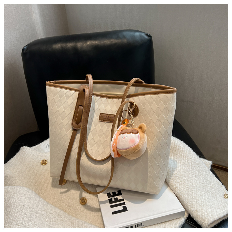 Túi tote nữ kiểu mới hot trend kèm móc khóa mập ú