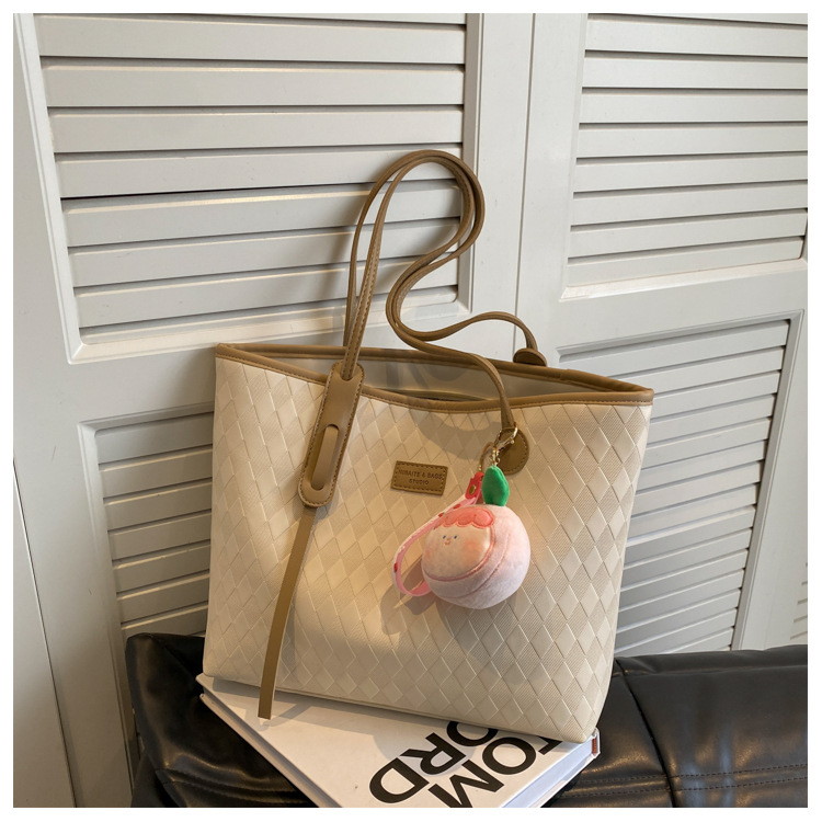 Túi tote nữ kiểu mới hot trend kèm móc khóa mập ú