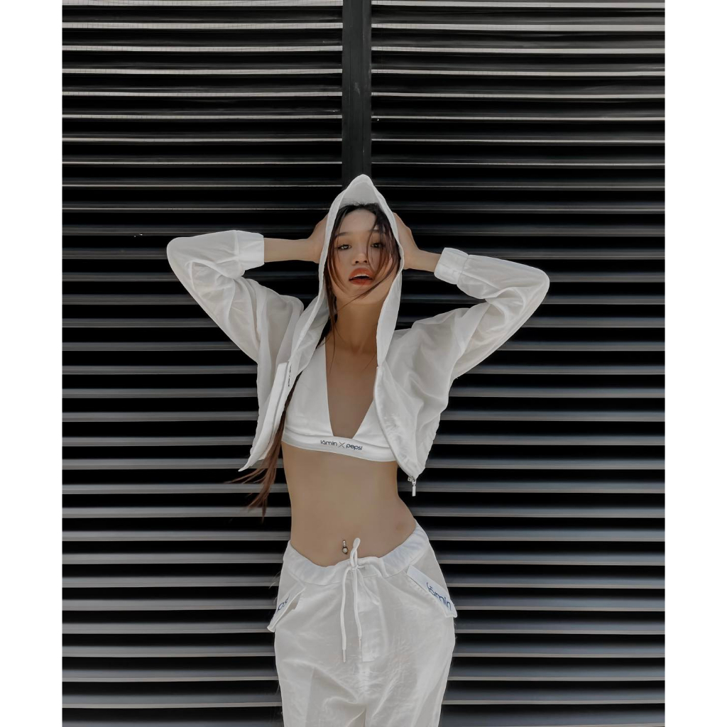 Áo khoác ngoài vải dù form crop, là min - TRANSPARENT NYLON CROP JACKET