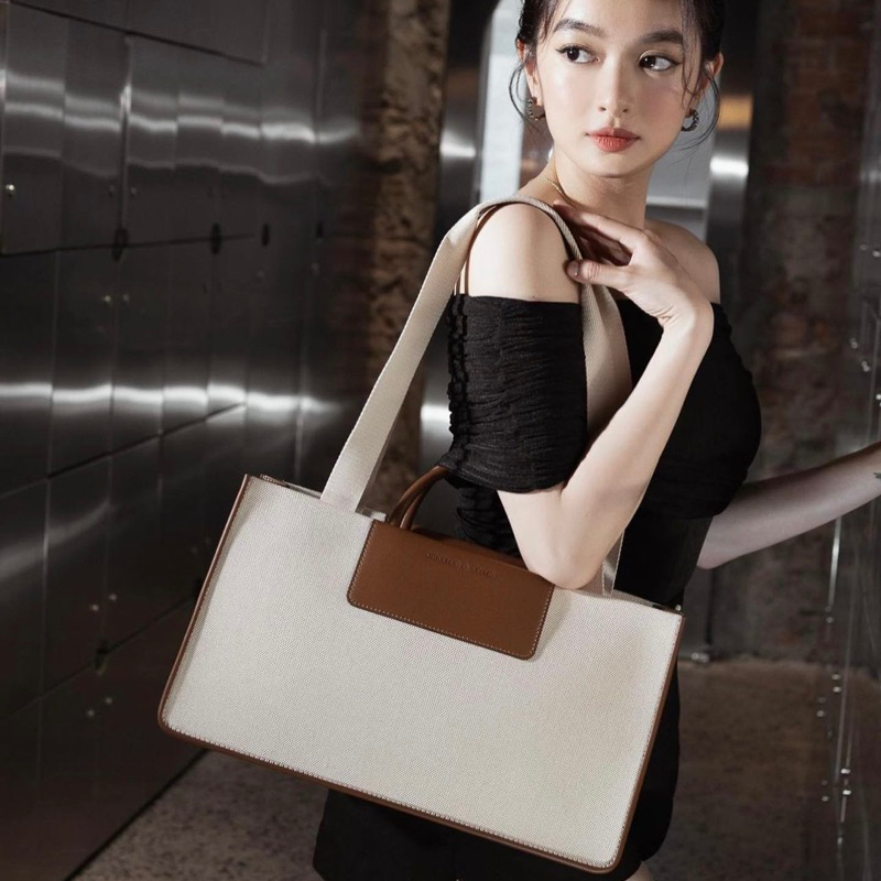 Túi CNK x Itzy Astra Canva Tote Bag