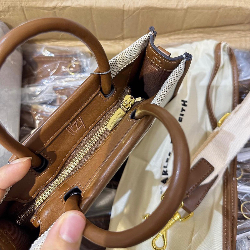 Túi CNK x Itzy Astra Canva Tote Bag