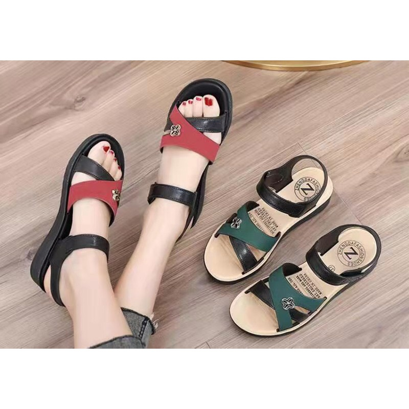 Dép quai hậu sandal nhựa 2 màu như hình mã 568