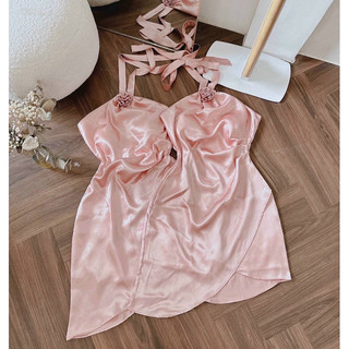 Đầm phi lụa hồng cổ yếm hoa