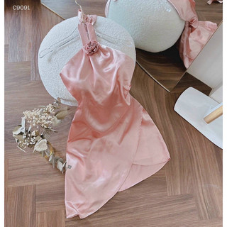 Đầm phi lụa hồng cổ yếm hoa