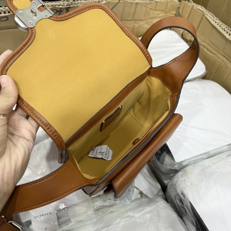 Túi COACH Tabby Messenger 19