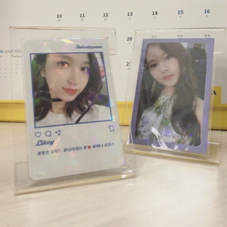 Standee đứng mica trong suốt cao cấp, dùng để đựng card và các loại thẻ bài, trang trí bàn học (size 7x10cm)