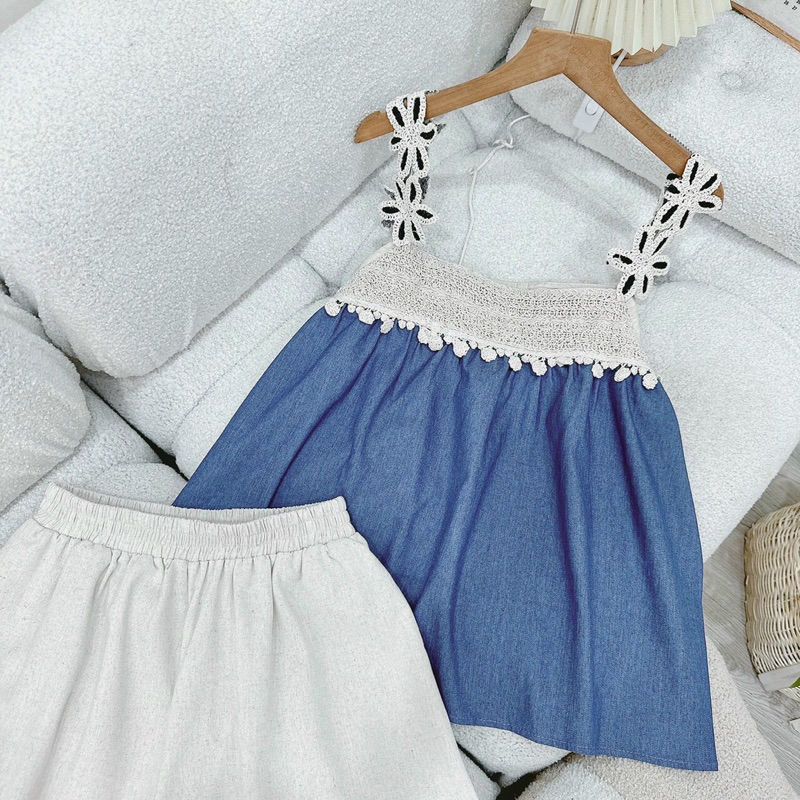 Áo hai dây denim phối len đính hoa + quần short linen có túi