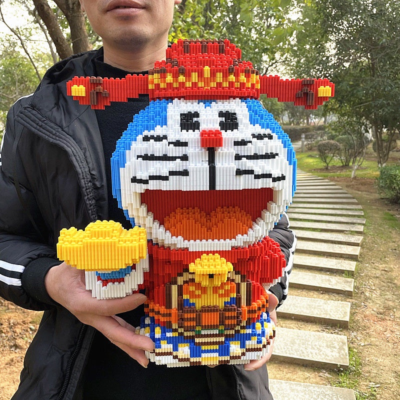 Đồ Chơi Lắp Ráp Mô Hình Doraemon Doremon Thần tài Cầm Vàng 40cm Cỡ Lớn