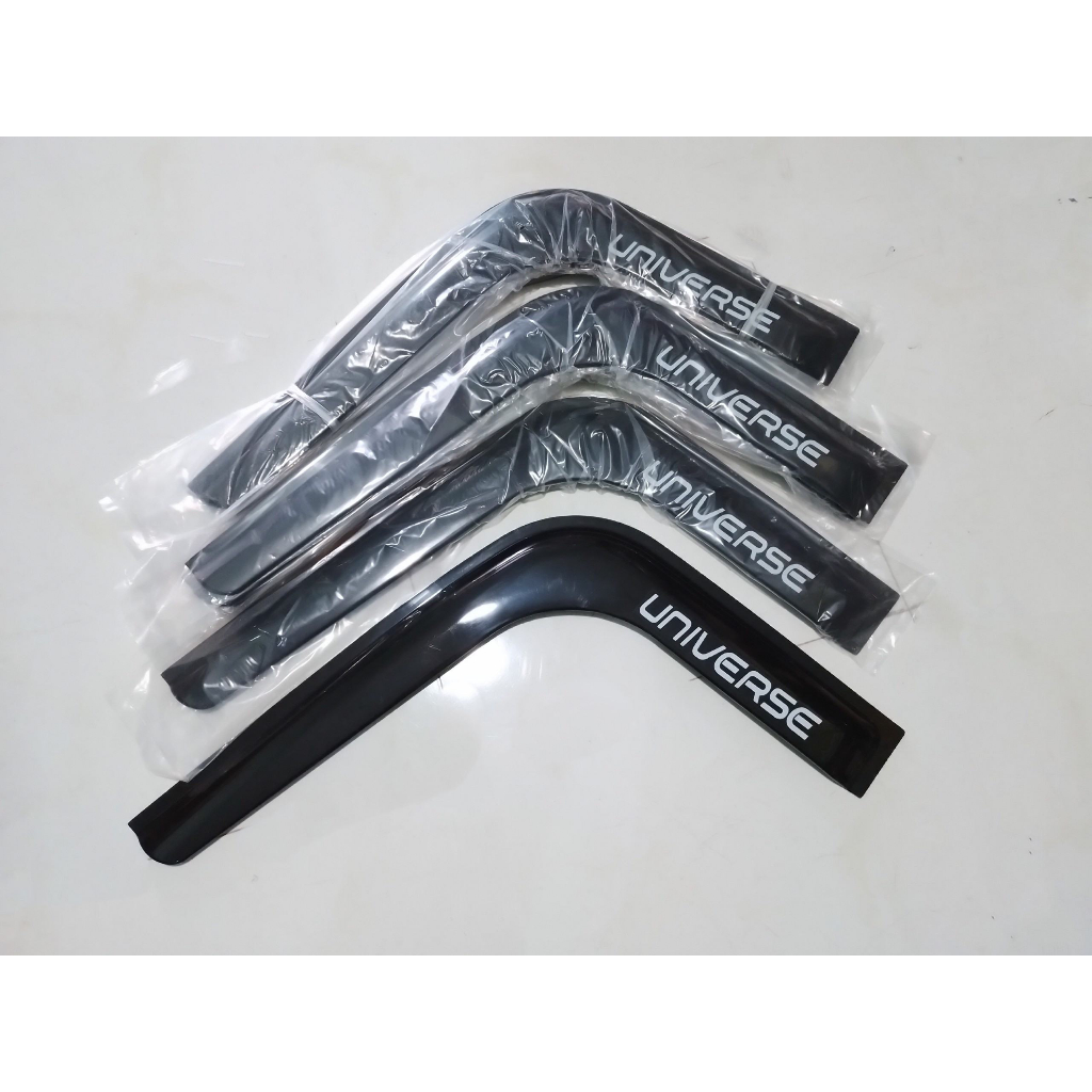 Vè che mưa kính xe khách HYUNDAI UNIVERSE 45 47 chỗ nhựa dày đẹp có sẵn keo dán ( giá 1 cái)