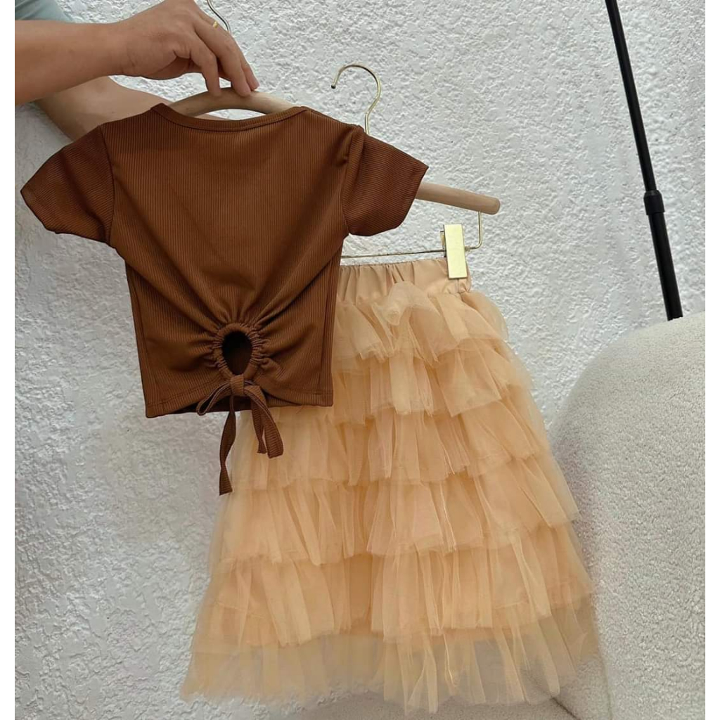 Sét áo thun kèm chân váy lưới nhiều tầng sang chảnh cho  mẹ và bé gái.