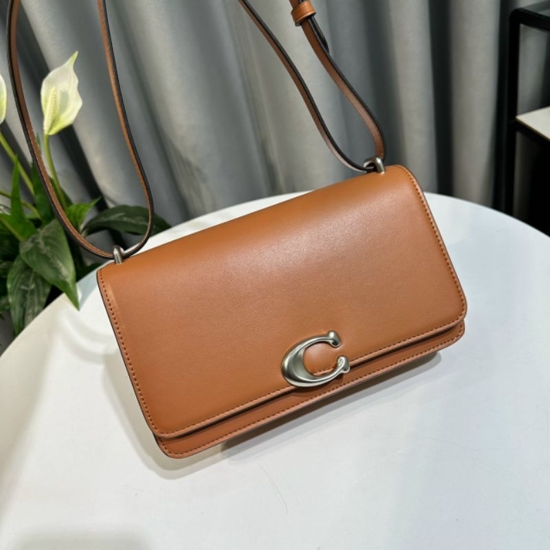 C0ach Bandit Shoulder Bag✨Thiết kế đơn giản nhưng không kém phần trang trọng