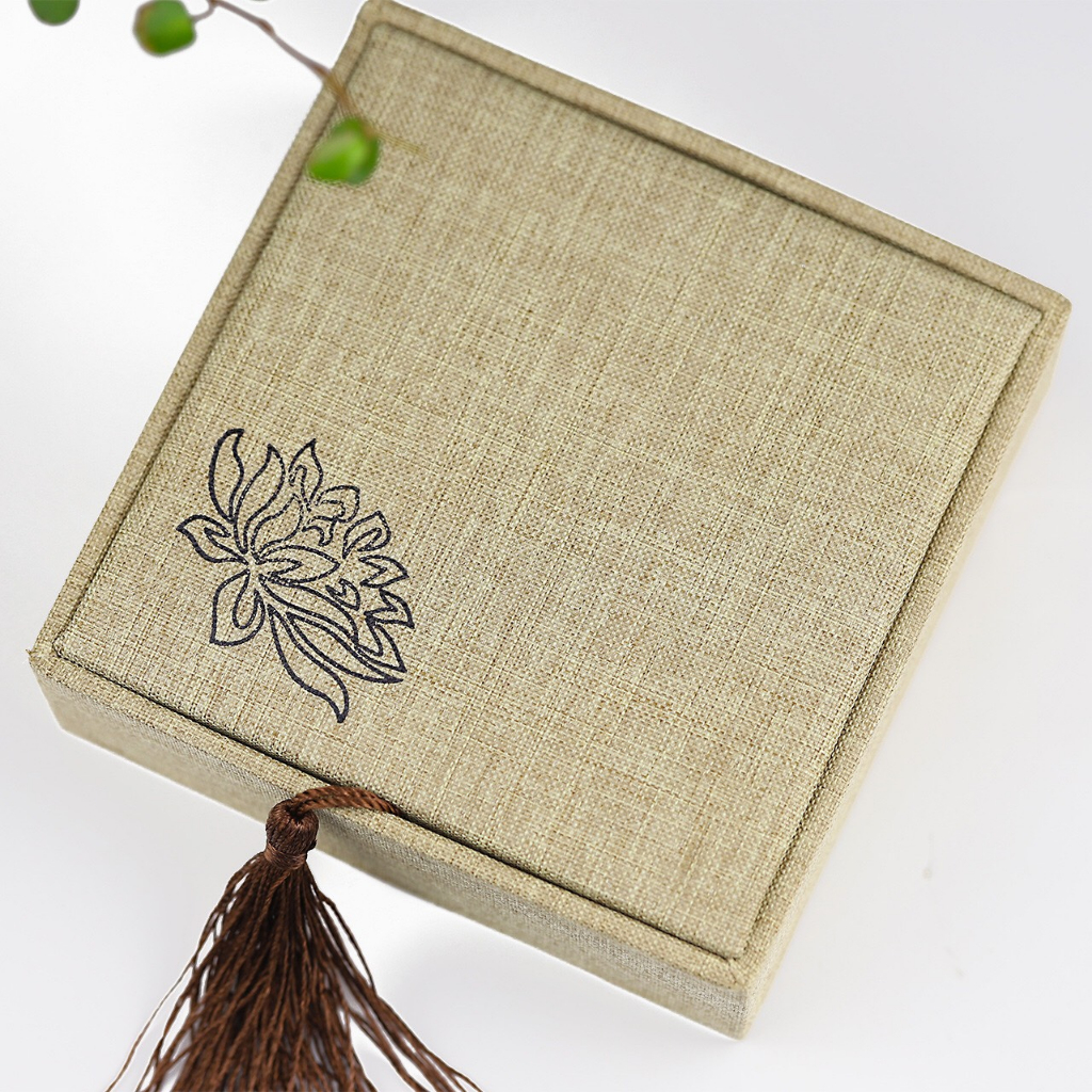 Hộp gấm đựng vòng tay trang sức